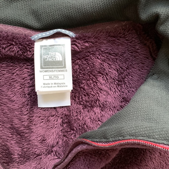 The North Face 1/4 Zip Fluffy Pull Over - Picture 3 of 9